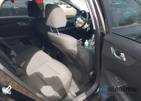 2021 Kia Forte Lxs z USA, uszkodzony, nr VIN 3KPF24AD6ME342837